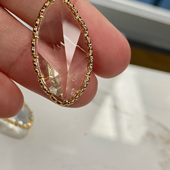 Pretty transparent leaf earrings - Picture 5 of 6